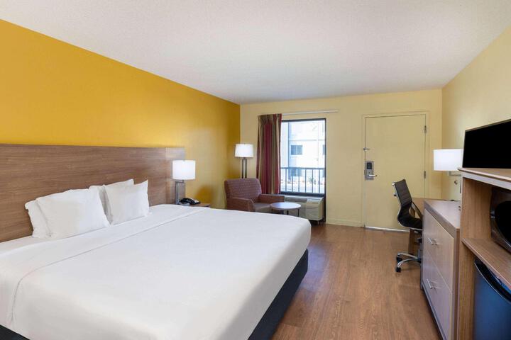 Standard | King Bed (8 of 20)