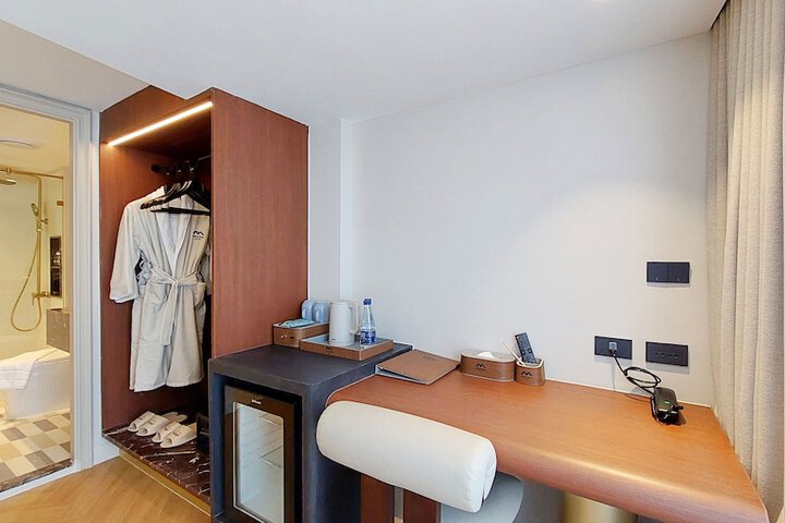 Room 32 of 40