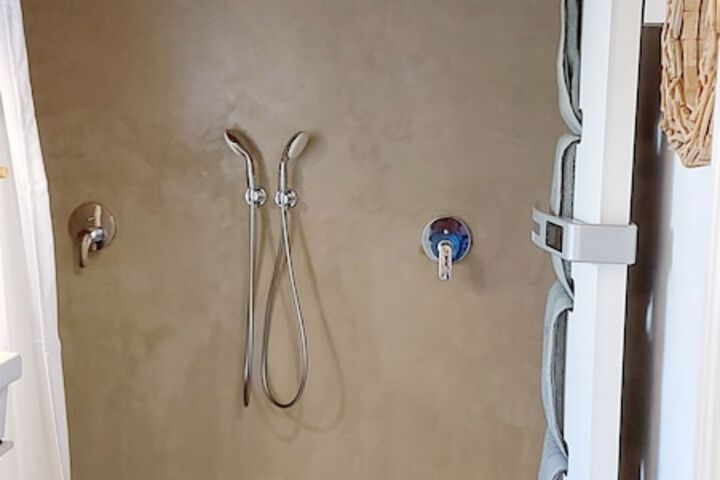 Room 17 of 34