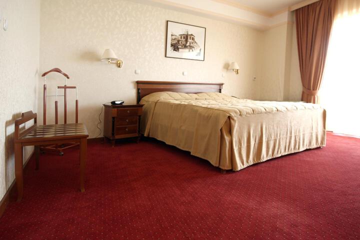 Room 32 of 96