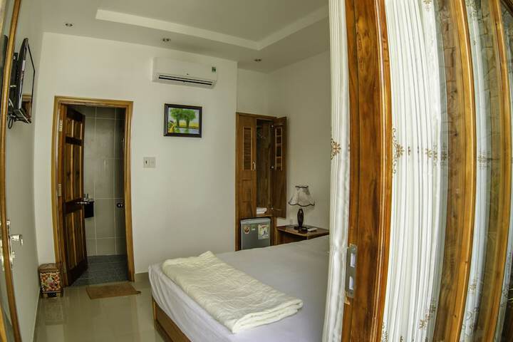 Room 4 of 51