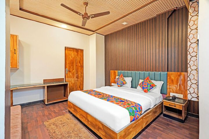 Room 8 of 28