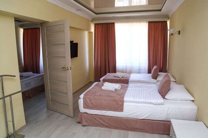 Room 22 of 48