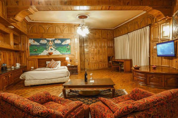 Room 9 of 30