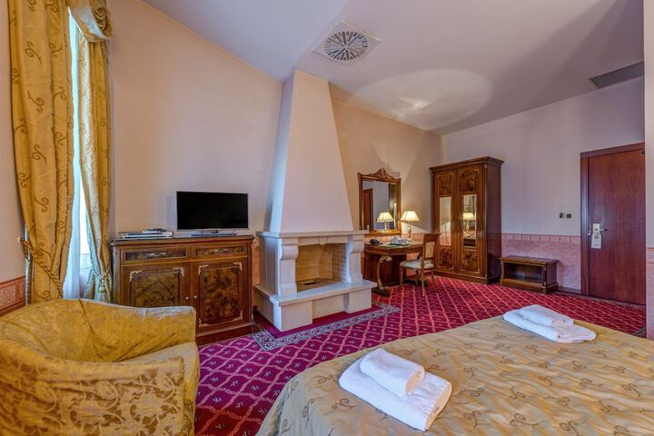Room 9 of 41