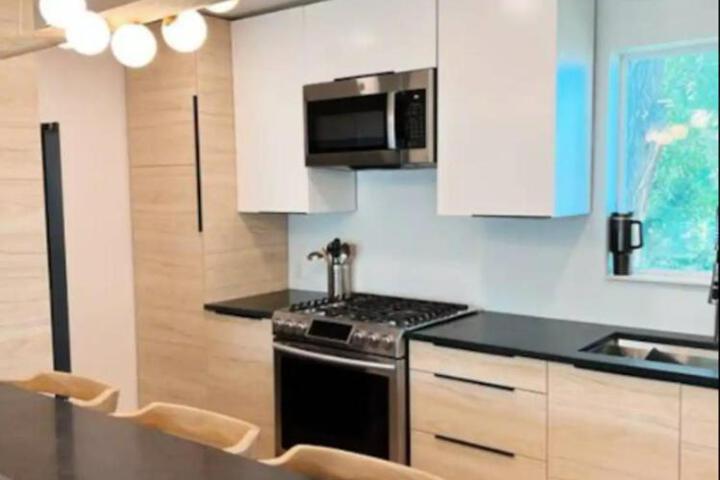Entire Home near SLC. Family Friendly & King Suite