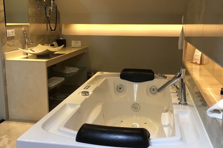 Hot Tub 87 of 105