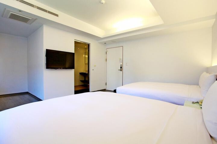 Room 15 of 49