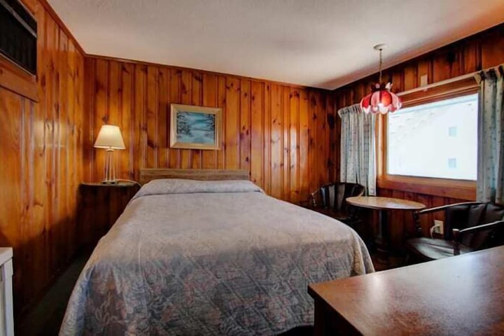 Room 4 of 30