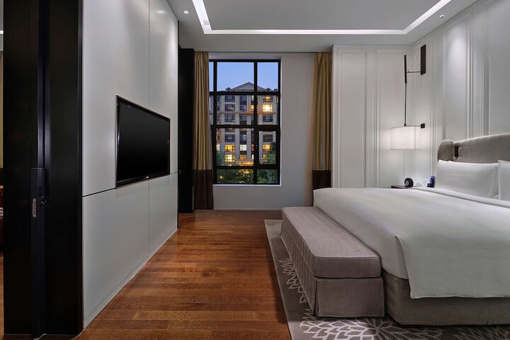 Room 9 of 65