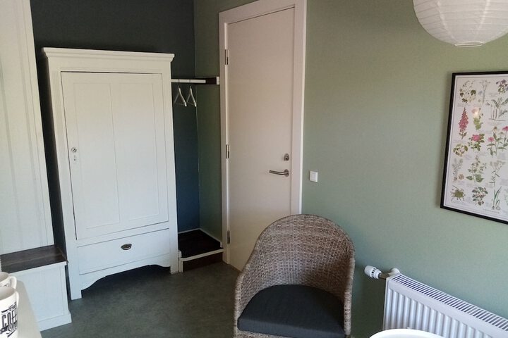 Room 10 of 76