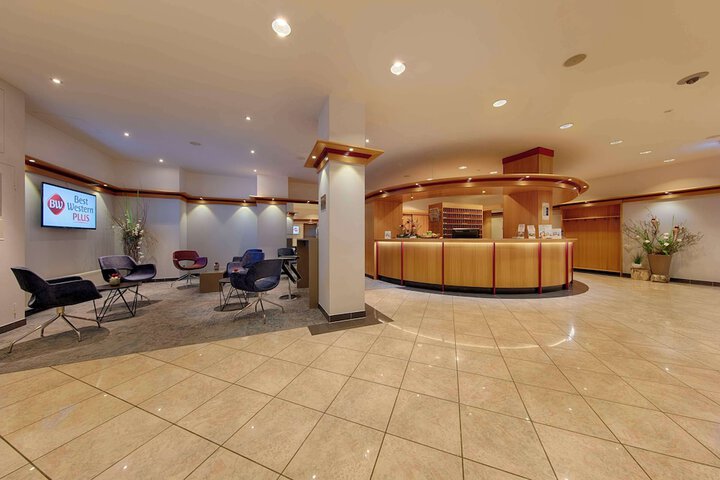 Entrance & Lobby