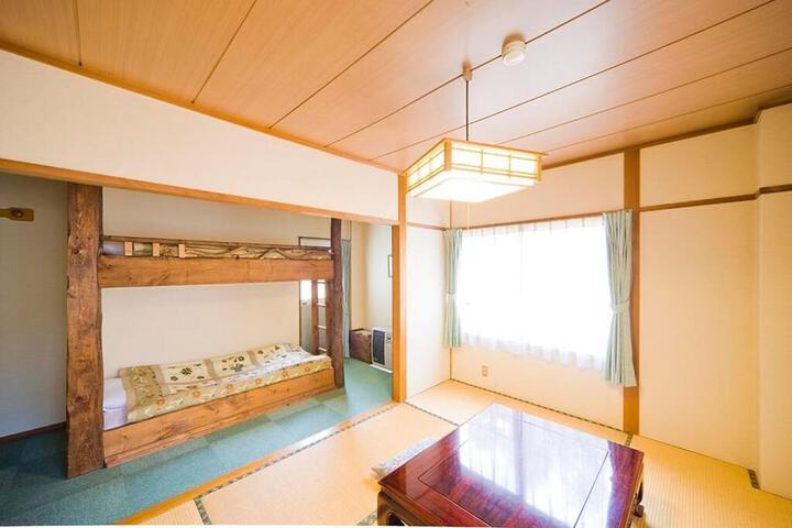 Room 12 of 64