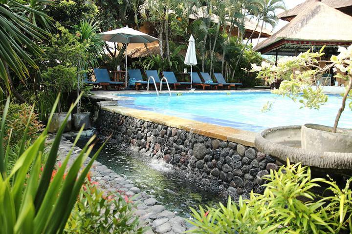 Pool Hotel