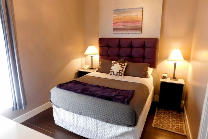 1 King Bed (4 of 11)