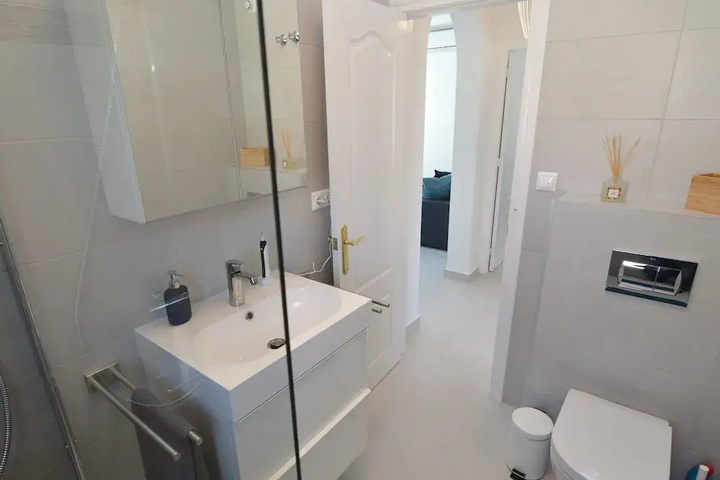 Room 7 of 15