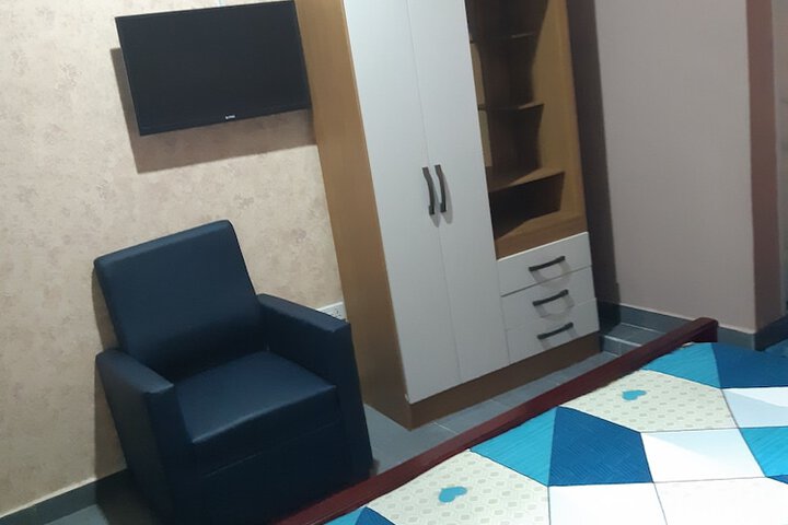 Room 12 of 25