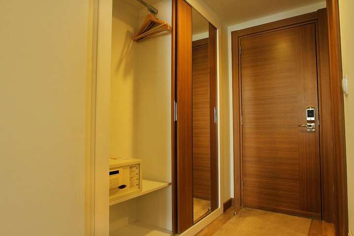 Room 8 of 30