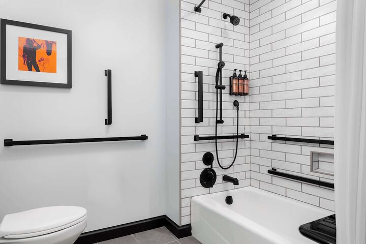 Compact Queen Room (4 of 23)