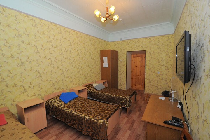 Room 43 of 100
