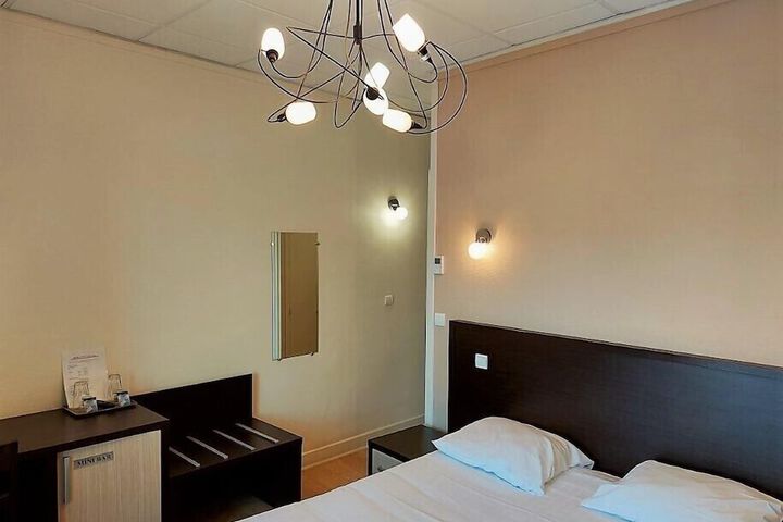 Room 10 of 43