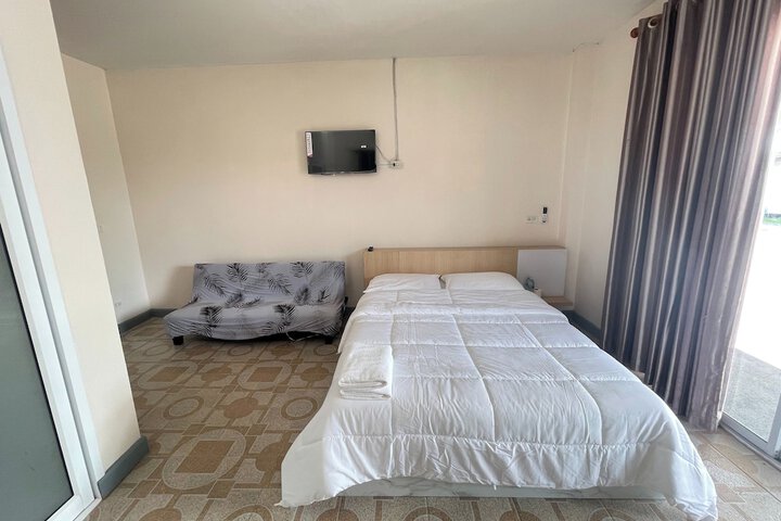 Room 12 of 109