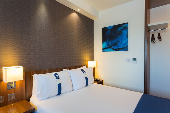 Room 2 of 58