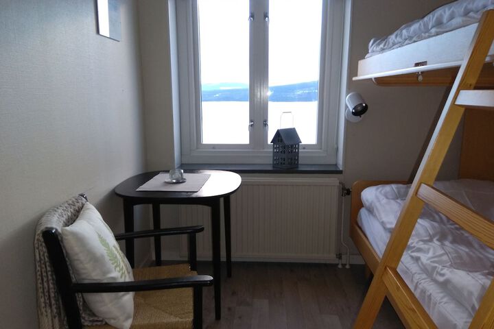 Room 4 of 36