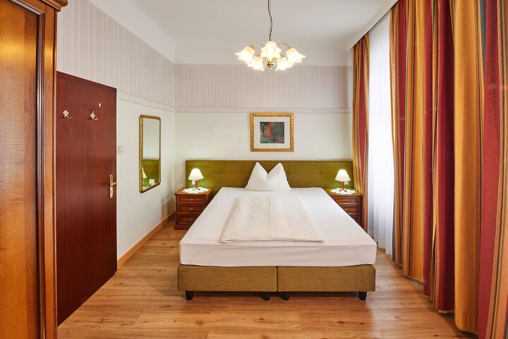 Room 16 of 48