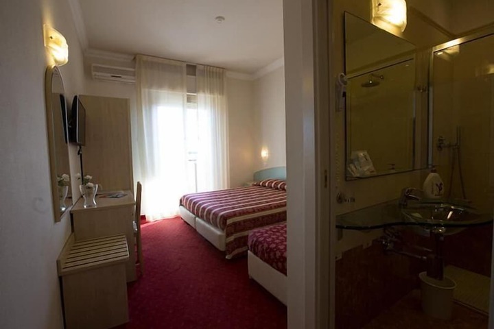 Room 8 of 24