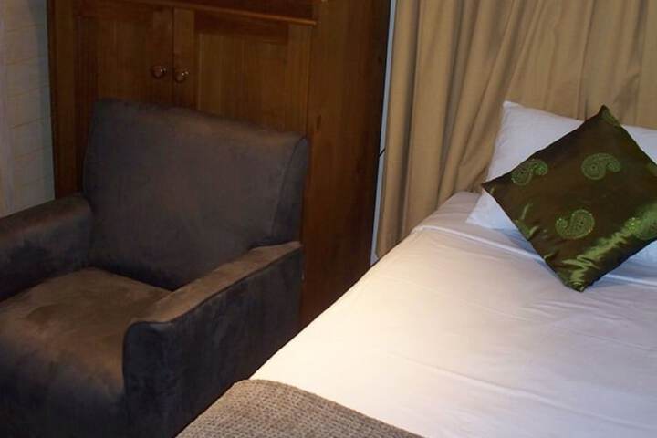 Room 8 of 32