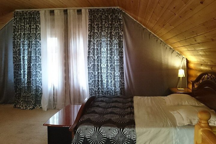 Room 10 of 24