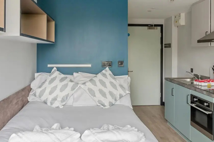 Room 4 of 20