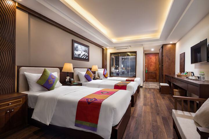 Room 28 of 84