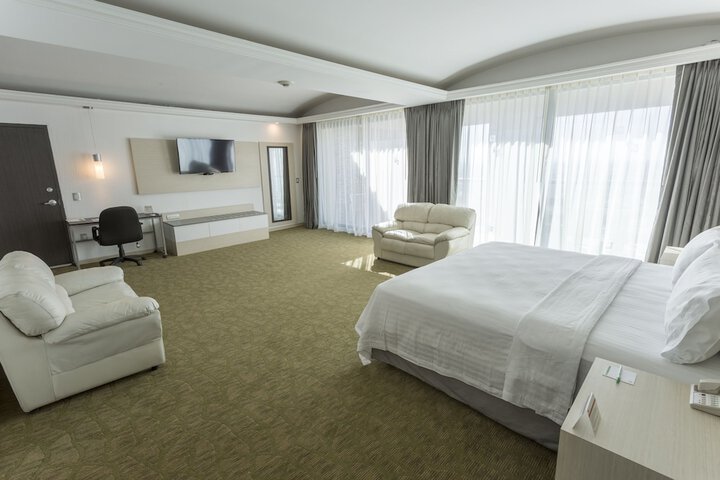 Room 8 of 118