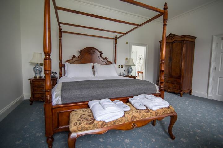 Room 4 of 21