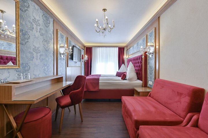 Room 6 of 74
