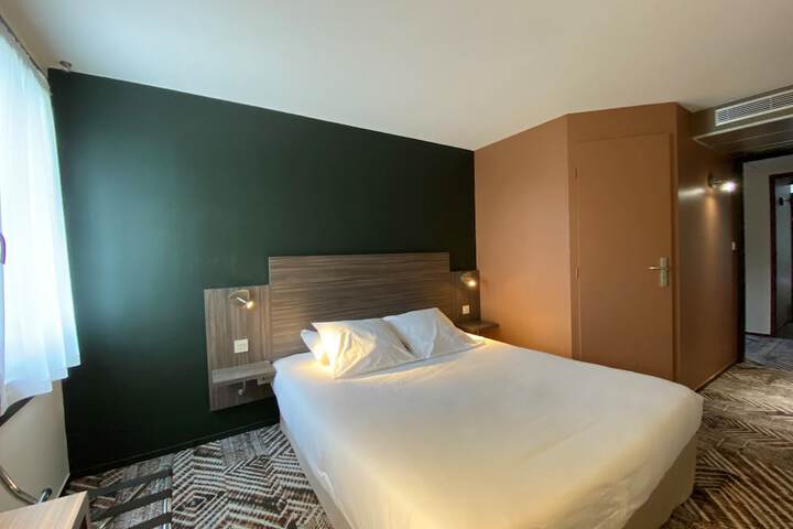 Room 6 of 35
