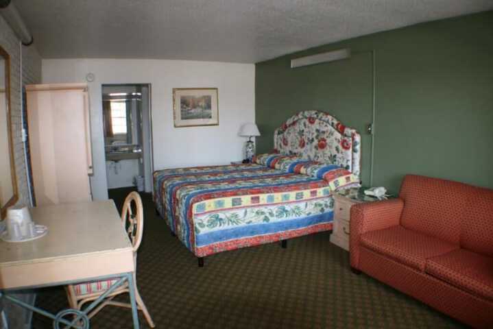 Room 13 of 20