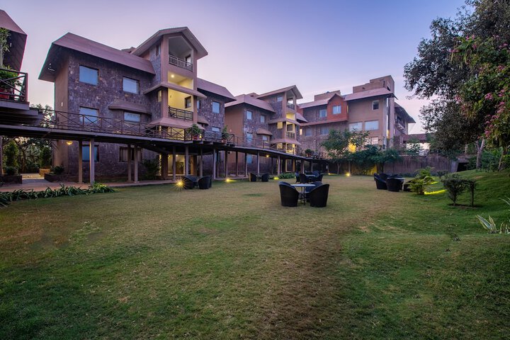 Hotel Exterior 90 of 103