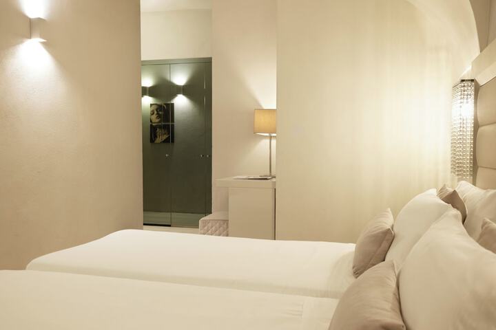 Room 54 of 85