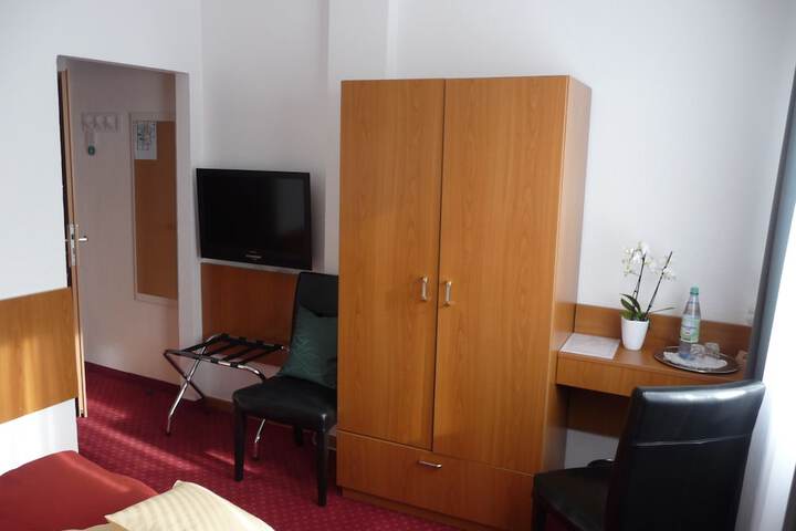 Room 15 of 38
