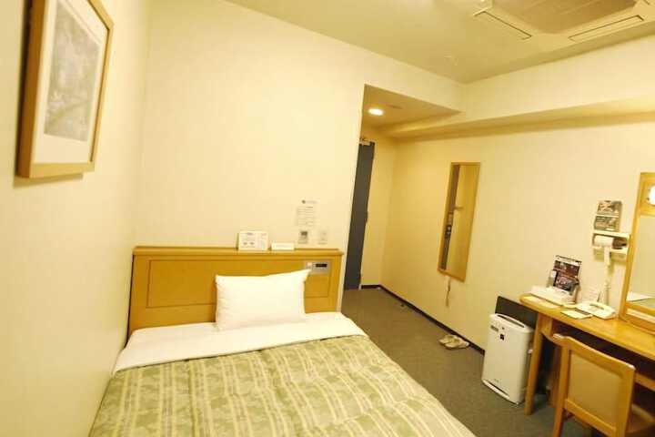 Room 11 of 48