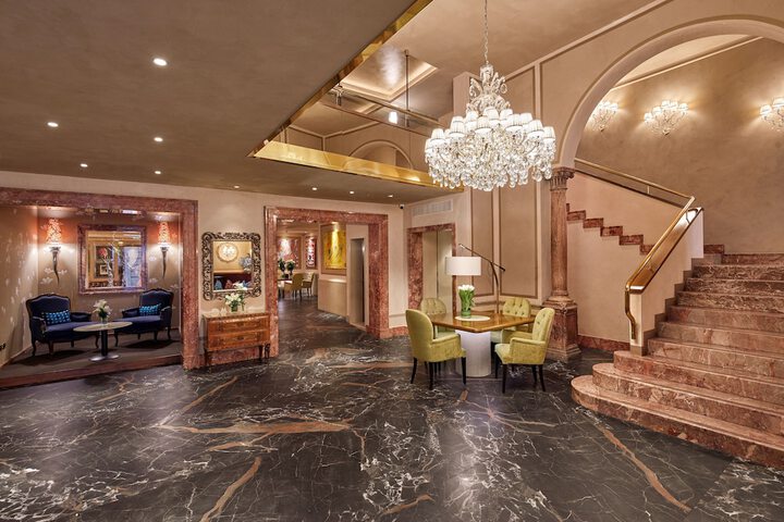 Entrance & Lobby