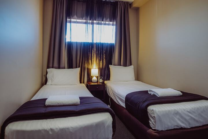 Room 10 of 42