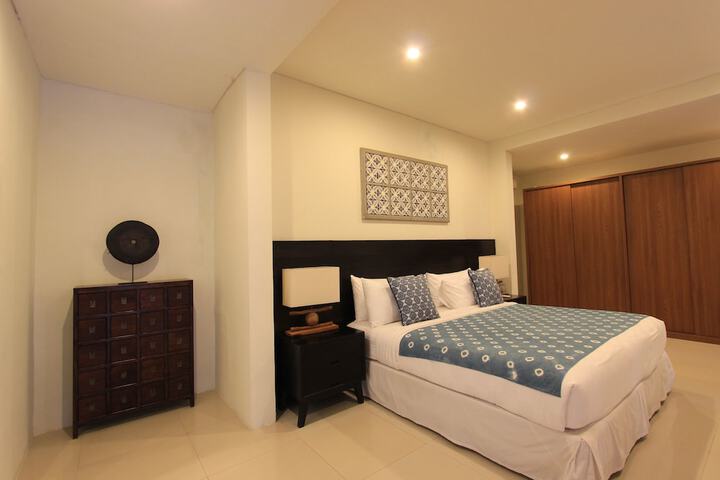 Room 2 of 47