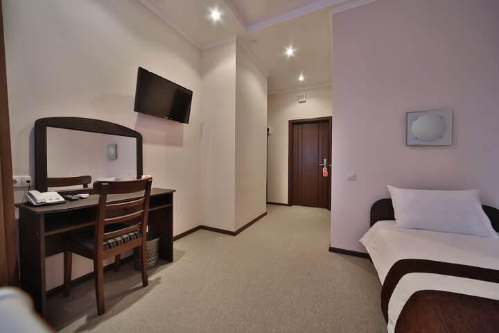 Room 9 of 26