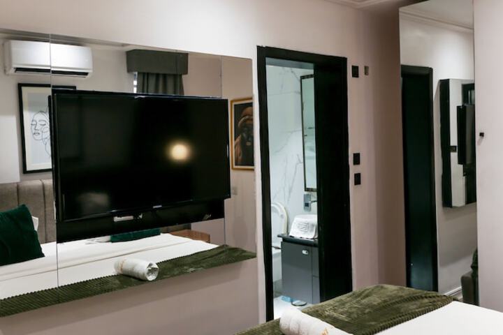 Room 18 of 81