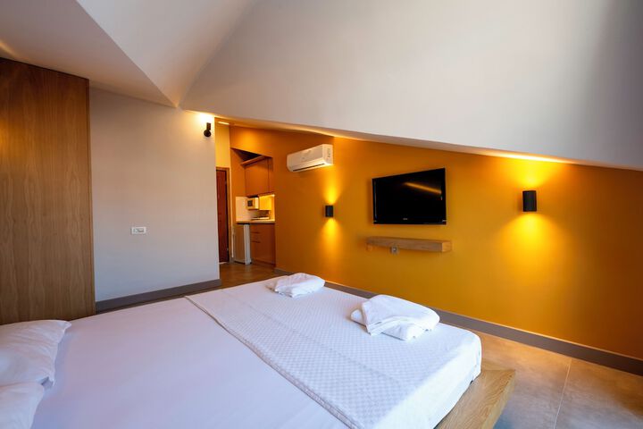 Room 4 of 23