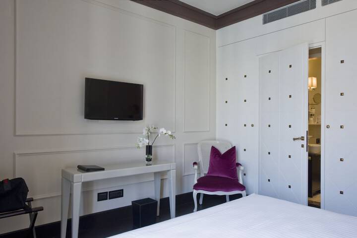 Room 18 of 35